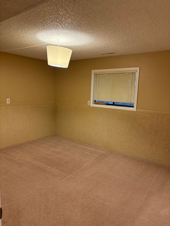 Building Photo - Westside 3 Bedroom Home in D20