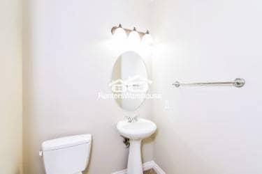Building Photo - Your perfect 3-bedroom, 2.5-bath home in H...