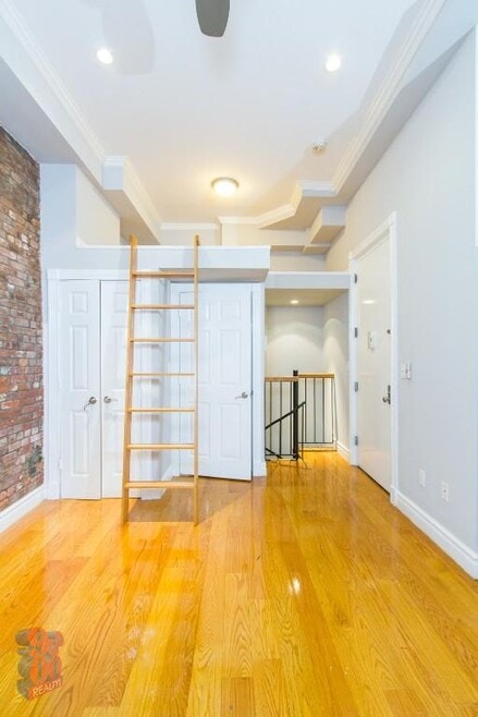 Building Photo - 345 E 5th St