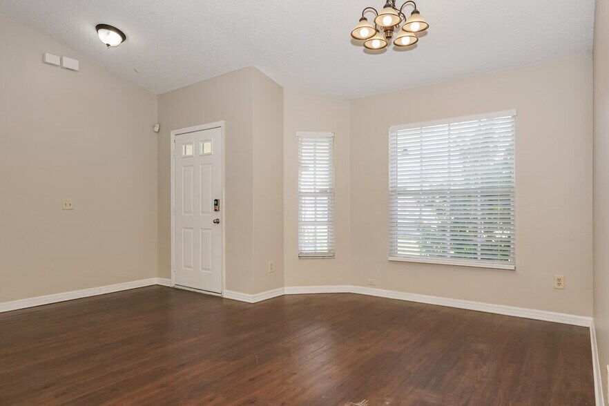 Building Photo - 1561 Ortega Ave