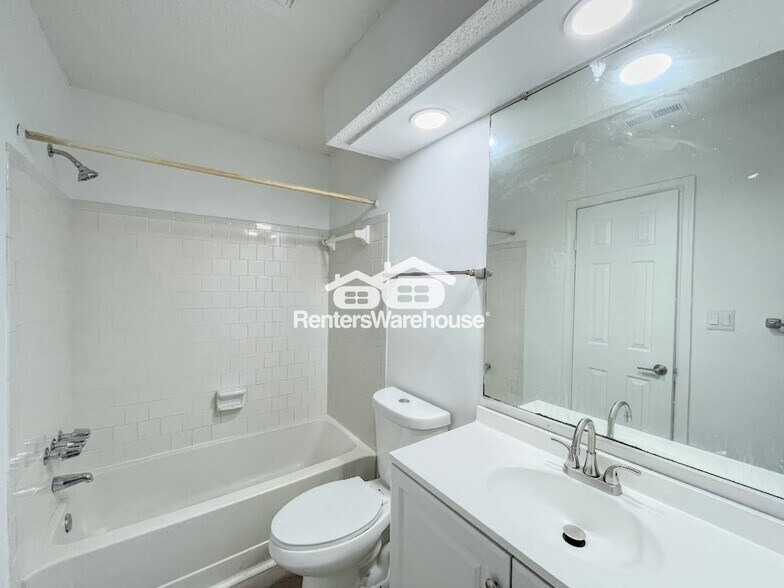 Building Photo - 1815 Beckwood Common