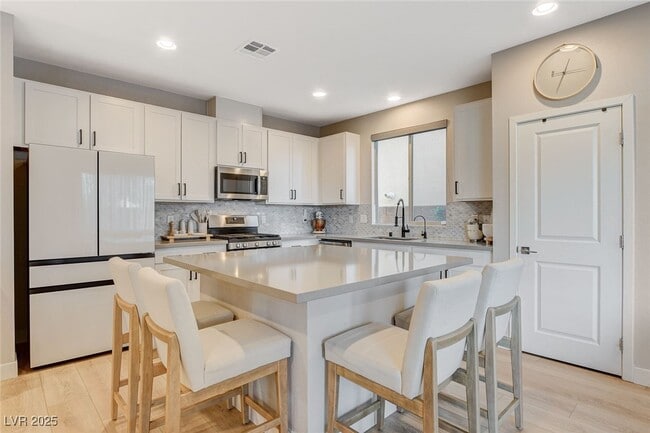 Building Photo - 9716 Jade Rise Ave