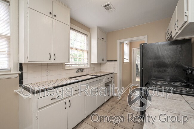 Building Photo - 568 Morningview Dr