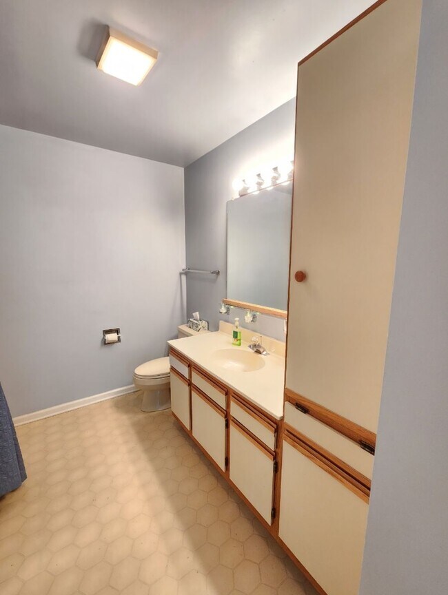 Building Photo - 184 Ridgeview St