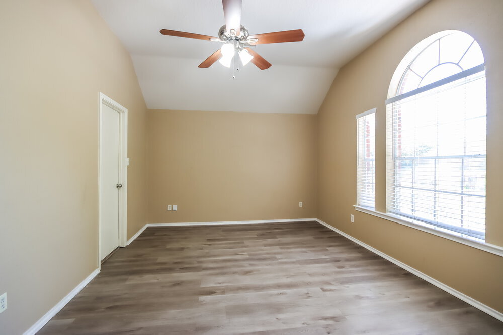 Building Photo - 2610 Heather Knoll Dr