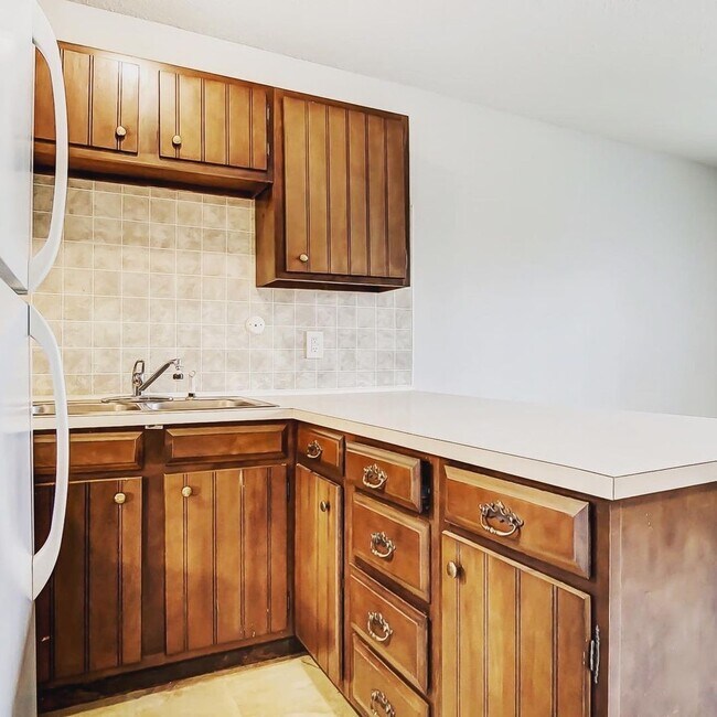 Building Photo - Let Us Be The Reason You Lease Your Home