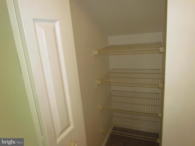 Building Photo - 9 Cohanzick Ct