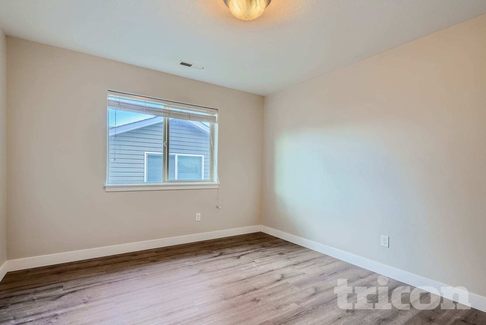 Building Photo - 7615 NE 60th Way