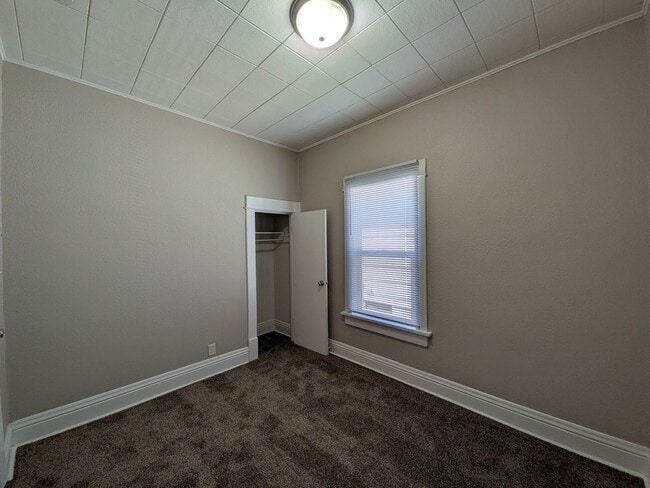 Building Photo - 2 Bedroom Home near Fairgrounds!