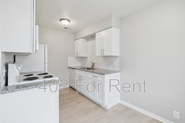 Building Photo - 8005 S 48th Ave