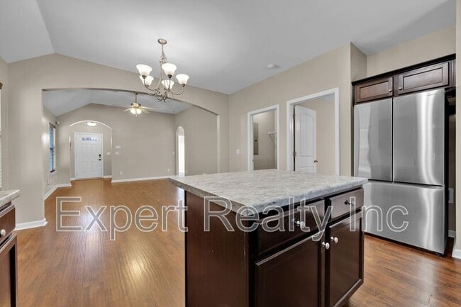 Building Photo - 1633 Cove Dr