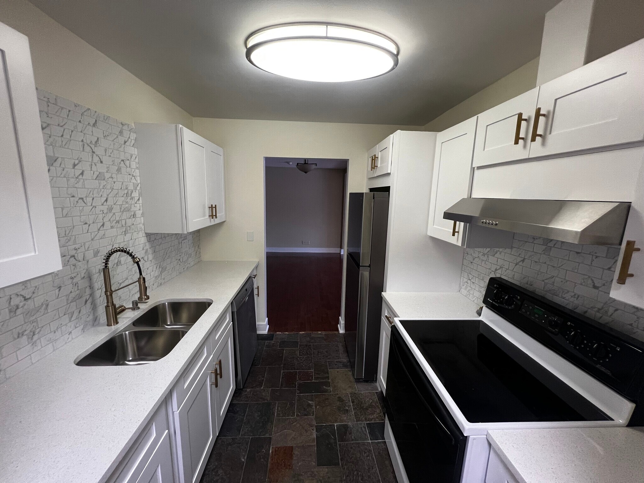 Building Photo - 2500 Windsor Mall