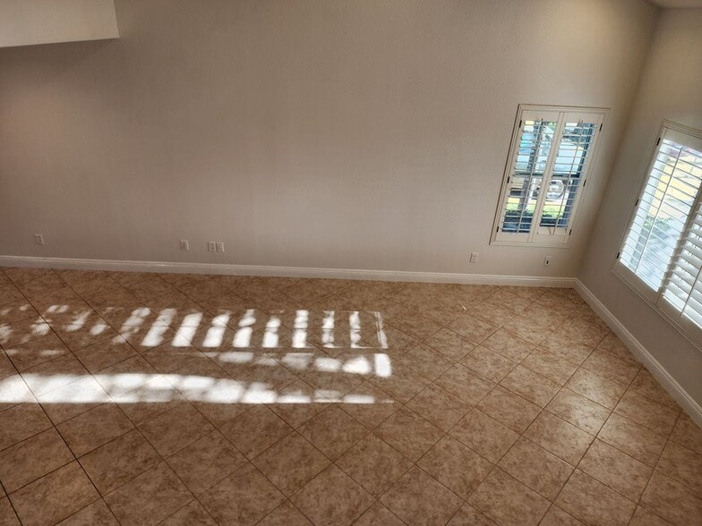 Building Photo - 360 N Pauline St