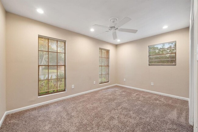 Building Photo - 1009 Alden Dr