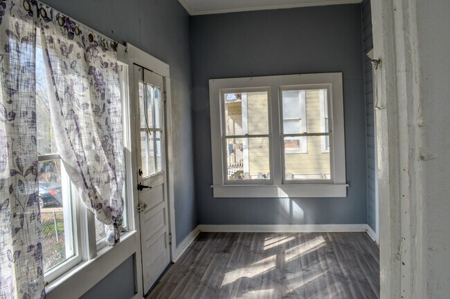 Building Photo - 2416 Highland Ave