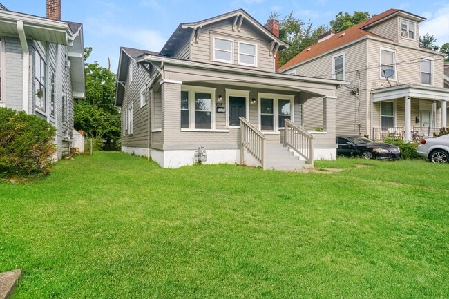 Building Photo - 628 S 40th St