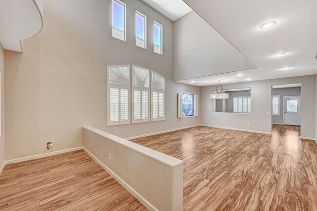 Building Photo - 10588 Isola Bella St