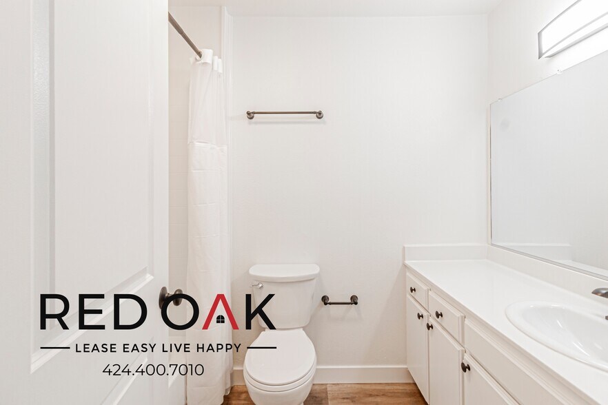 Building Photo - 8614 Woodley Ave