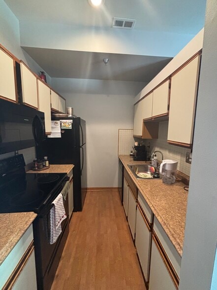 Building Photo - 206 S Ashley St