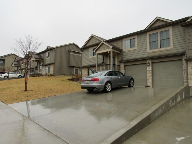 Building Photo - Cozy West Side Home + 2 Car Garage + Stain...