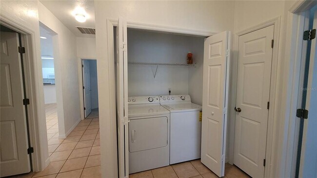 Building Photo - 4926 NW 78th Rd