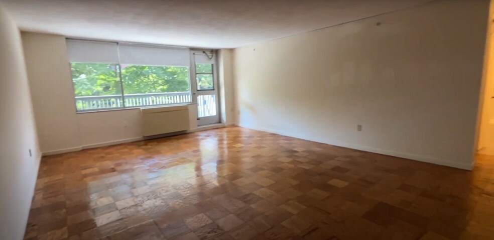 Building Photo - 16 Monmouth Ct