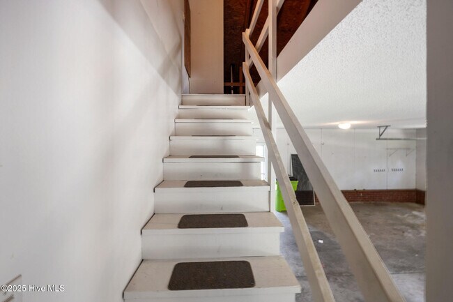 Building Photo - 2039 Royal Pines Dr