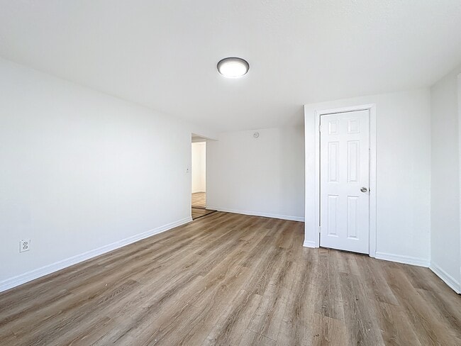 Building Photo - 5330 Quan Dr