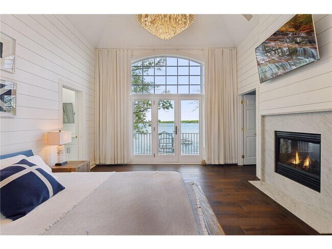 Building Photo - 3115 N Shore Dr