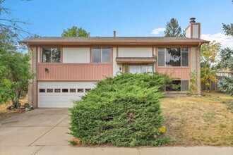 Building Photo - $2,800.00, 3-bed, 2.5-bath, located in Lak...