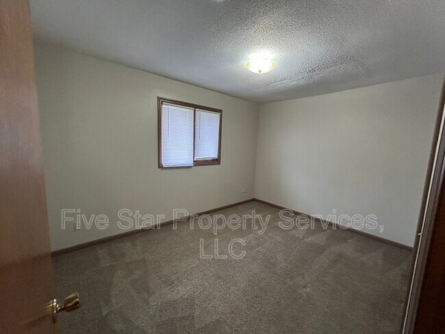 Building Photo - 1222 W Monroe St
