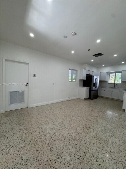 Building Photo - 4700 SW 7th St