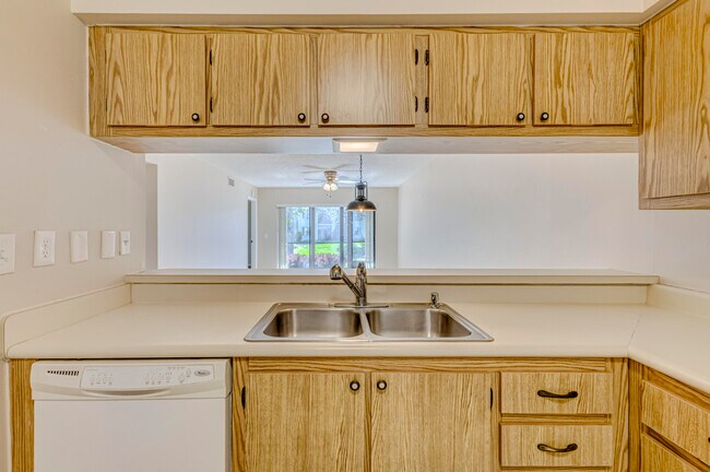 Building Photo - 601 Sabal Ridge Cir
