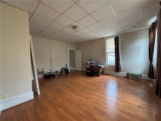 Building Photo - 209 S Wade Ave
