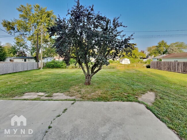 Building Photo - 3102 Elmhurst Dr