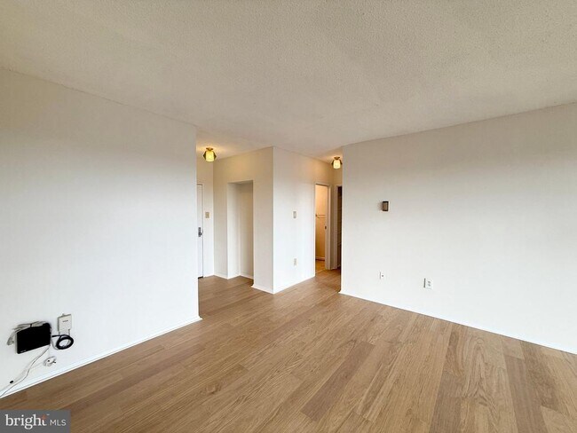 Building Photo - 4141 Henderson Rd