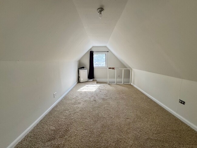 Building Photo - Two Bedroom Front House near Westside Village