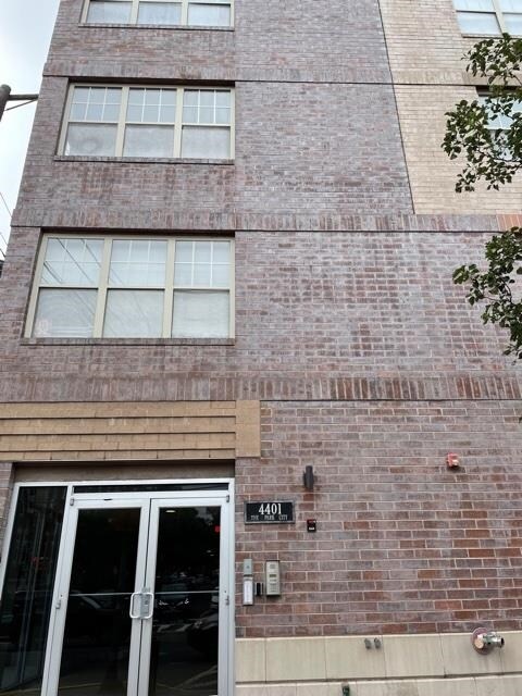 Building Photo - 4401 Park Ave