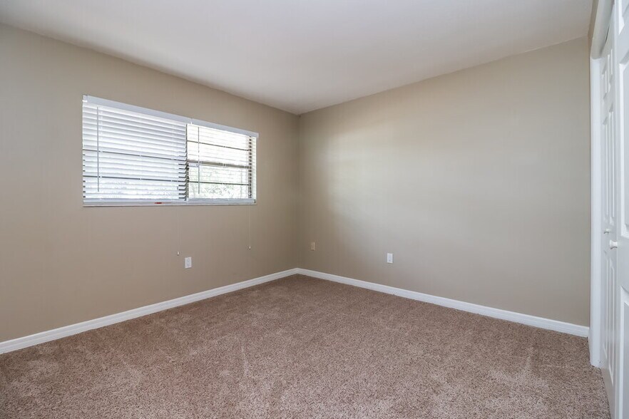 Building Photo - 1266 Bentley Ave
