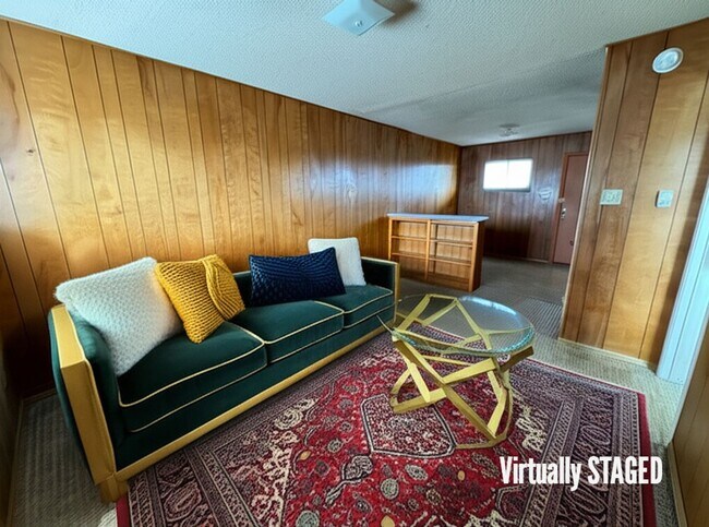 Building Photo - 805 W Hallmark Ave