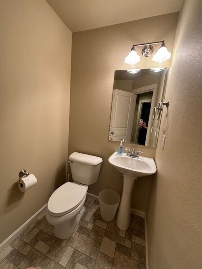 Building Photo - $500 OFF First Full Month's Rent | 12 Month Lease | Crescent Creek Community