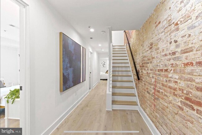 Building Photo - 625 Quebec Place NW