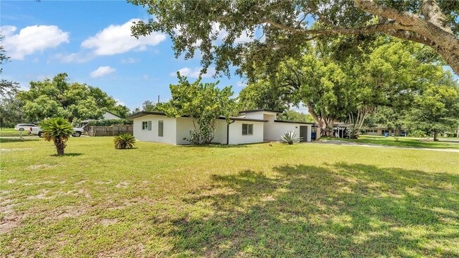 Building Photo - 2128 Sycamore Dr