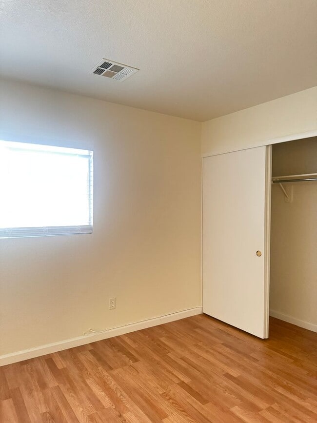 Building Photo - Beautiful 3-bedroom, 2-bathroom home in North Las Vegas