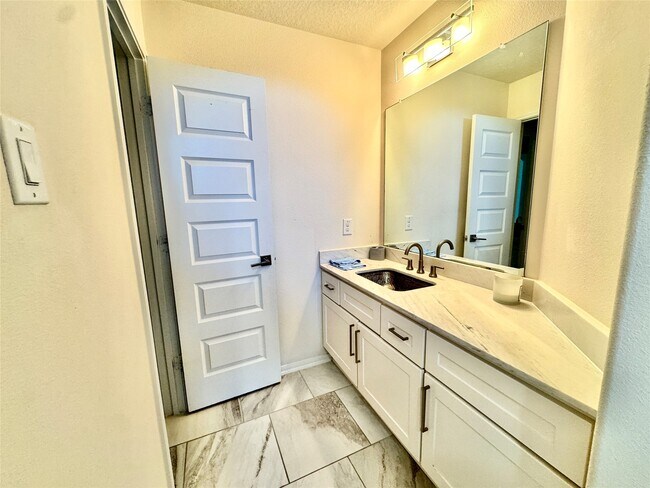 Building Photo - 16803 Bark Cabin Dr