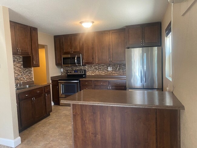 Building Photo - 3 BED | 1 BATH | SINGLE LEVEL HOME | ROBBINSDALE