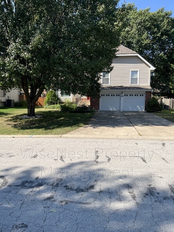 Primary Photo - 514 SE Adobe Dr