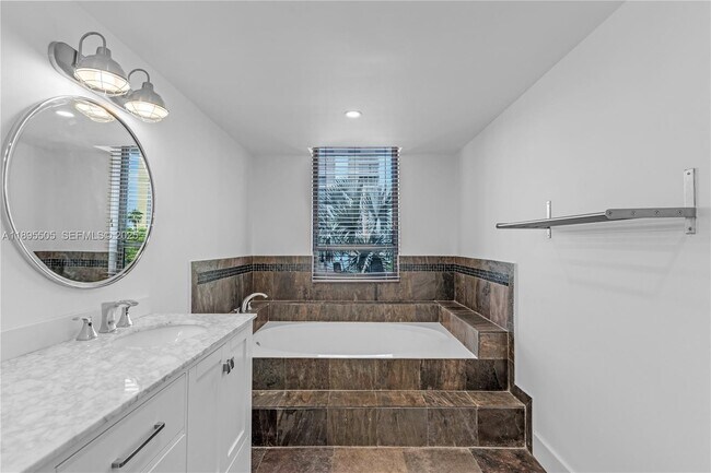 Building Photo - 5845 Collins Ave