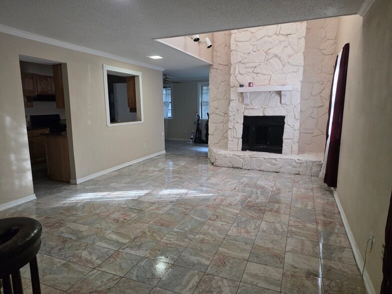 Building Photo - 4213 Paradis Ln