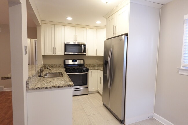 Building Photo - 2401 Huron Terrace